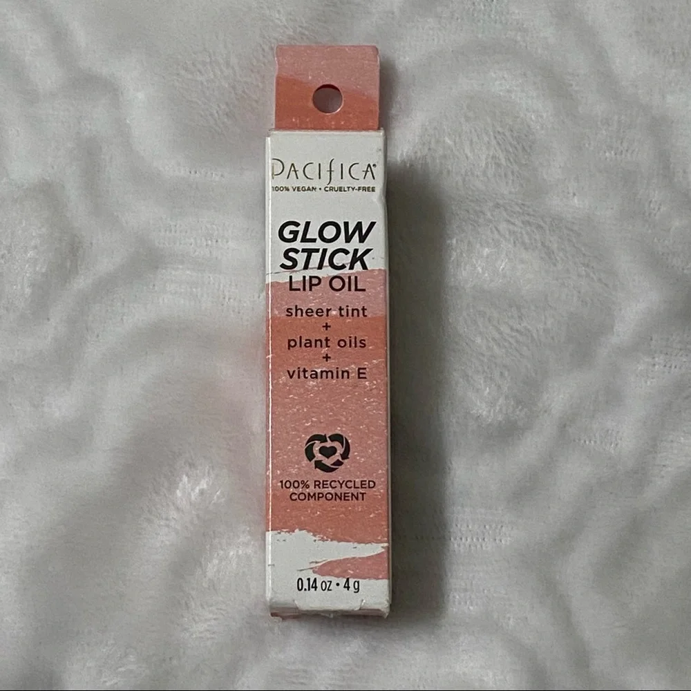 NEW! Pacifica Glow Stick Sheer Tinted Lip Oil - new in box - Picture 3 of 3